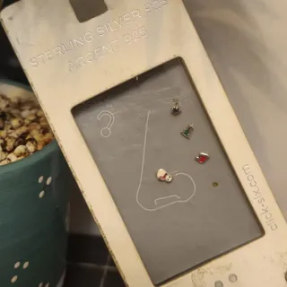 پک پیرسینگ بینی