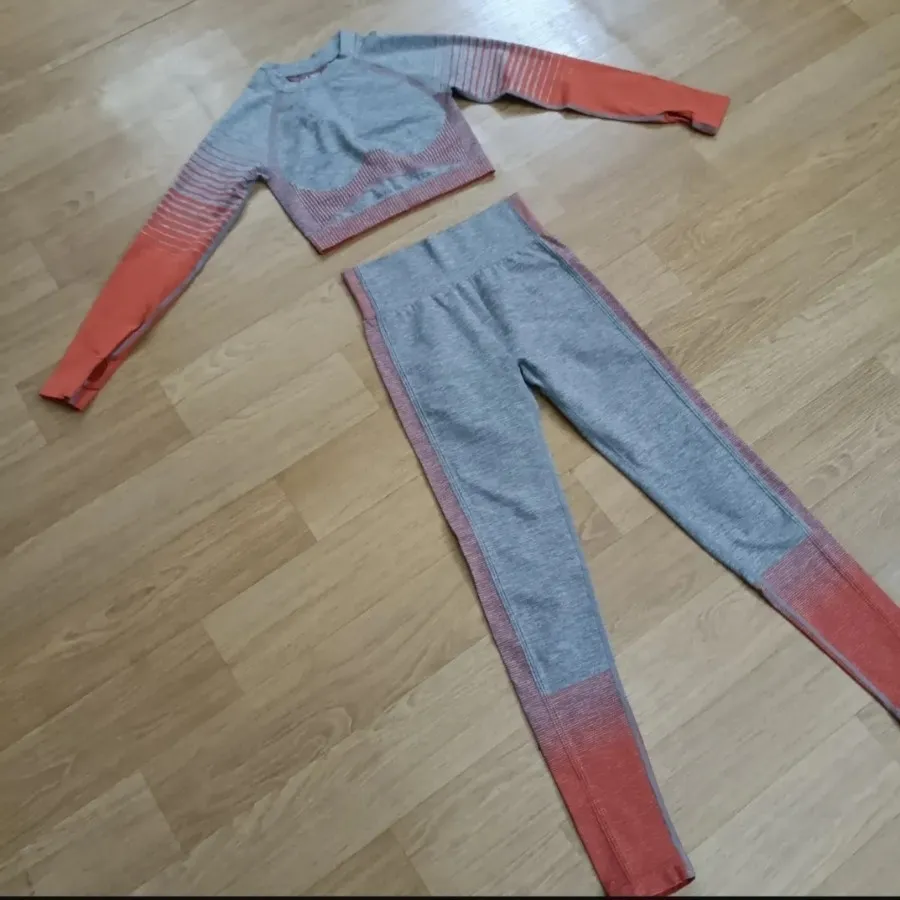 ست کراپ و شلوار ورزشی