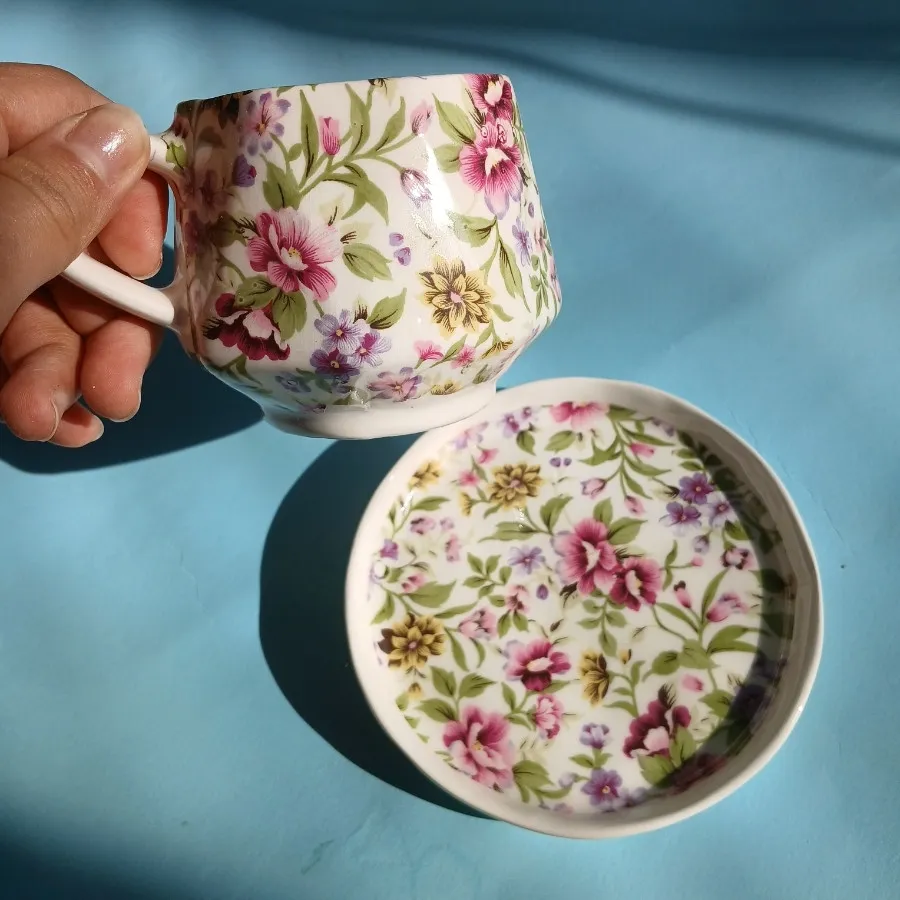 فنجان و زیرفنجانی