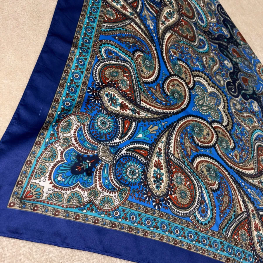 روسری ابریشم آبی کاربنی