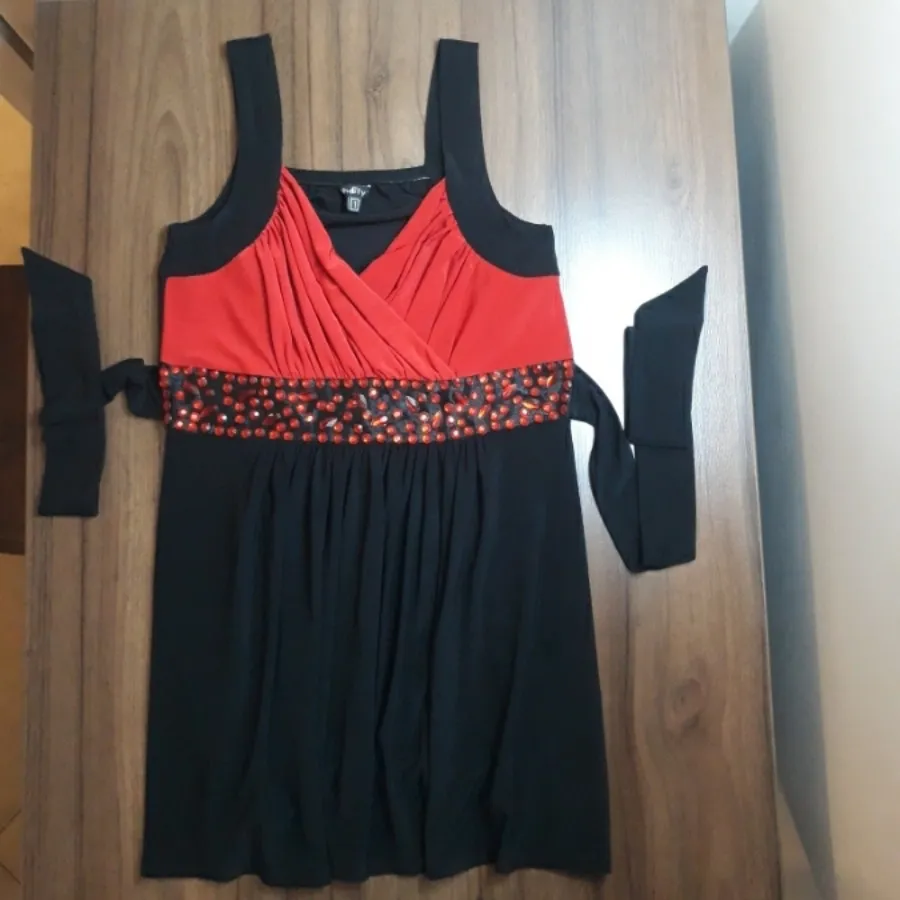 تاپ مجلسی نگین دار