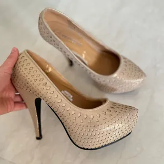 کفش پاشنه بلند