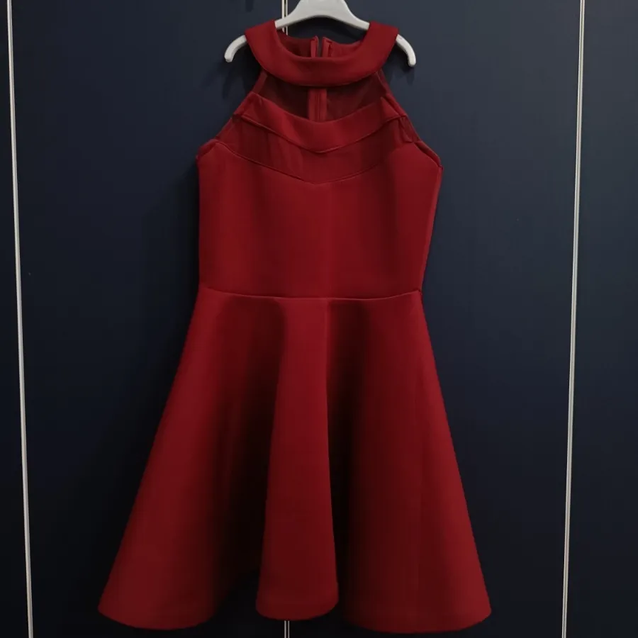 پیرهن زرشکی عروسکی