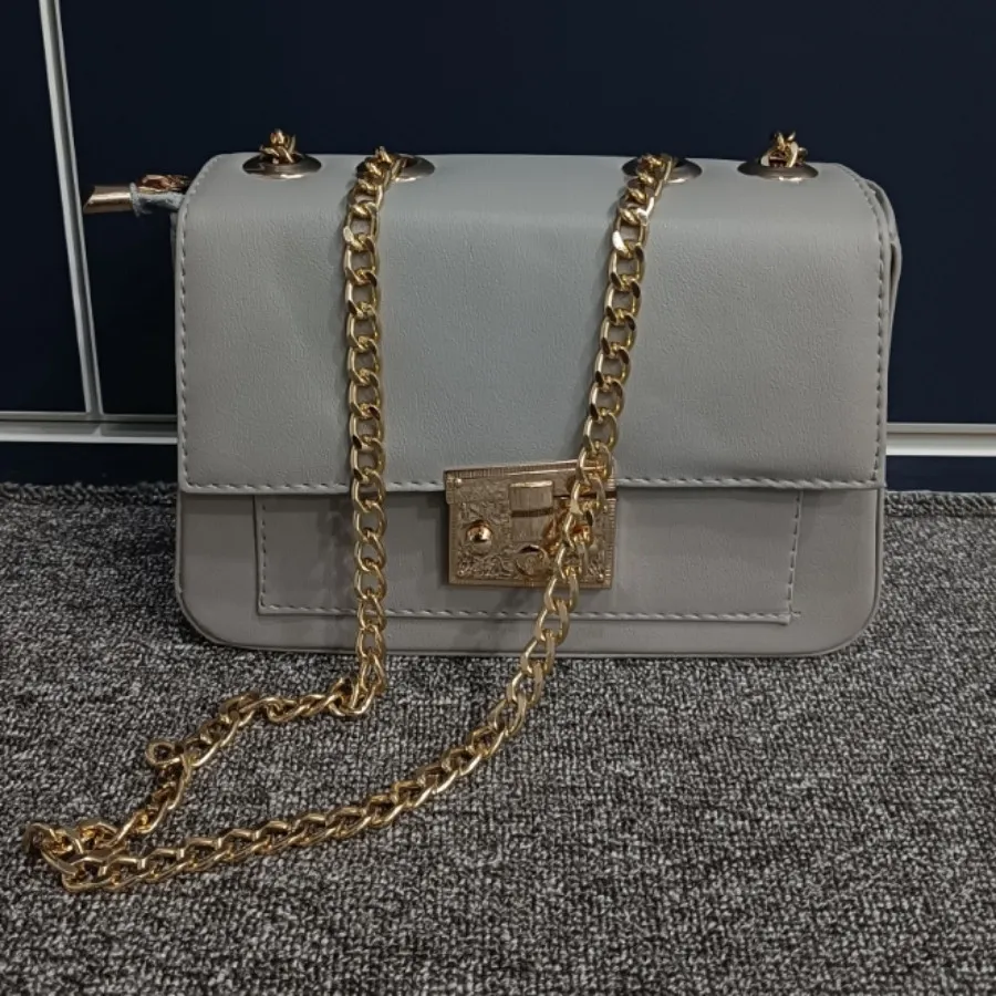 کیف خاکستری