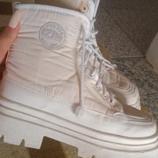 بوت سفید و کرم