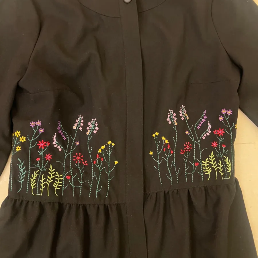 مانتوی گلدوزی شده