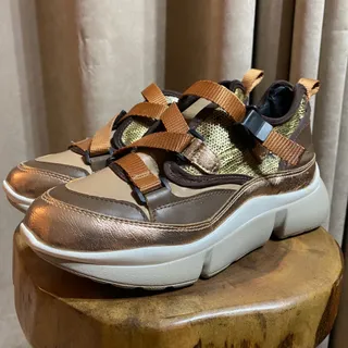 کفش اسپرت خیلیی شیک