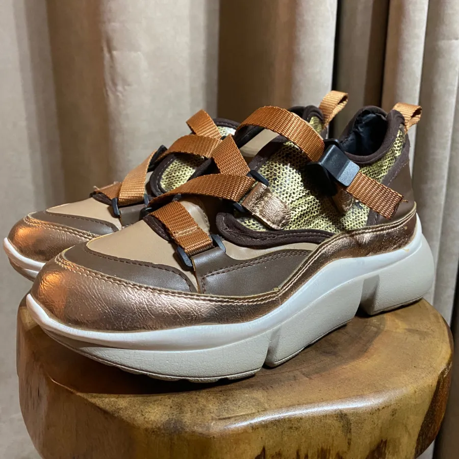 کفش اسپرت خیلیی شیک