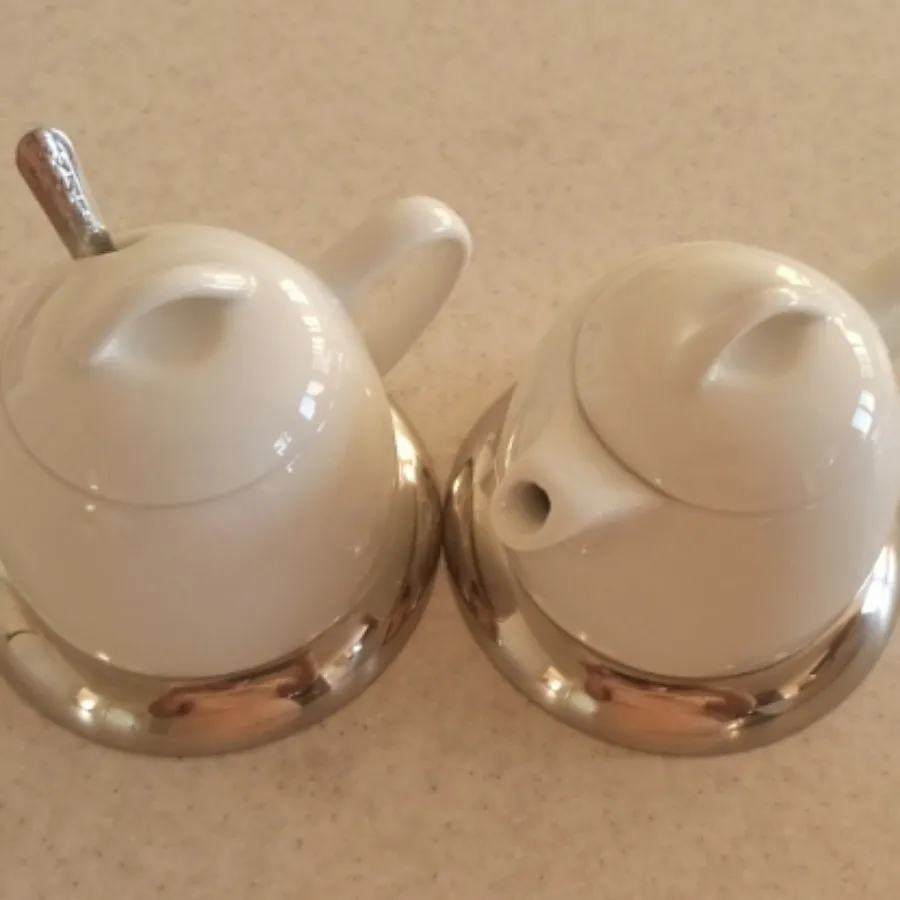 قوری و شکرپاش