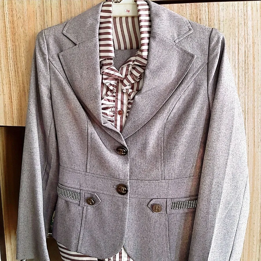 کت و شلوار و شومیز