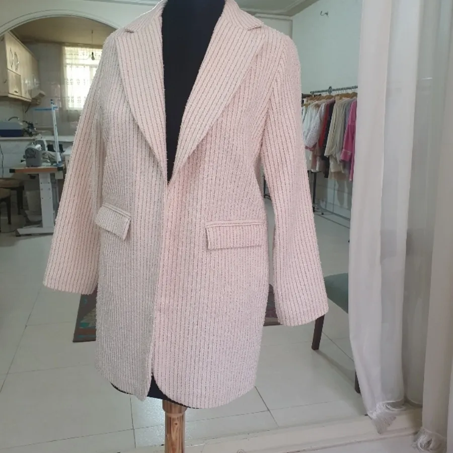 کت سفید پاییزه