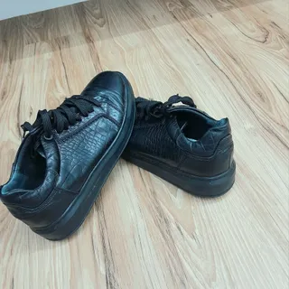 کتونی چرم سایز 39