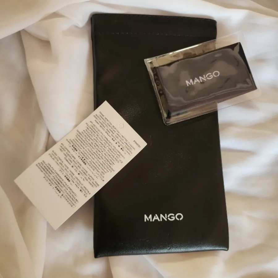 جا عینکی مگنتی Mango