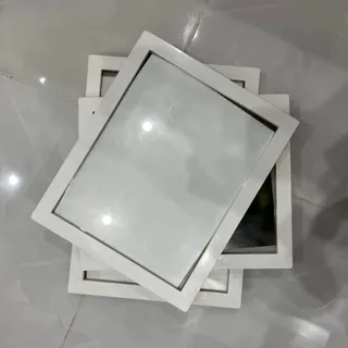 قاب عکس سفید