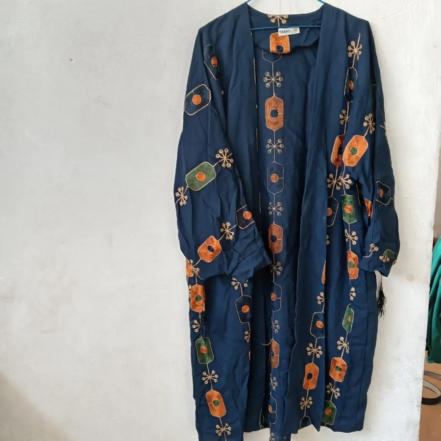 مانتو جلو باز