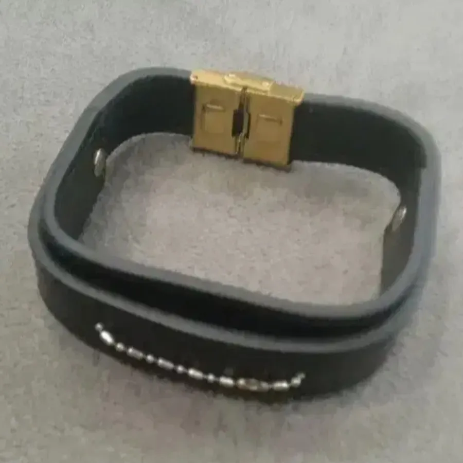 دستبند چرم با جعبه چوبی