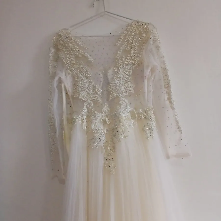 لباس عروس وعقد