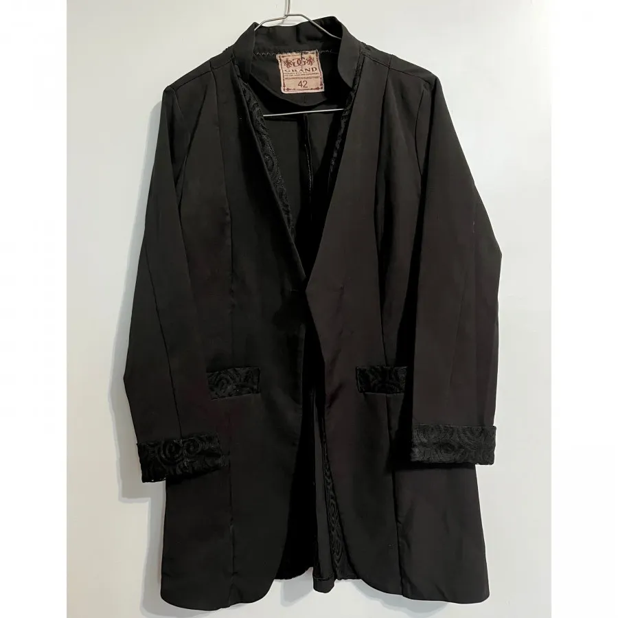 مانتو مشکی گیپور دار