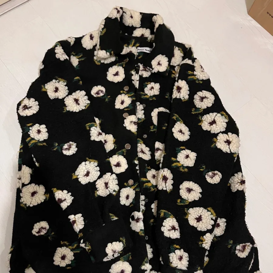 ‌پالتو گل برجسته کوتاه