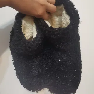 پاپوش تو خز مشکی تو ببعی