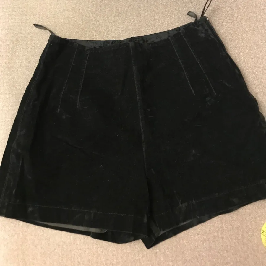 شلوارک مخمل