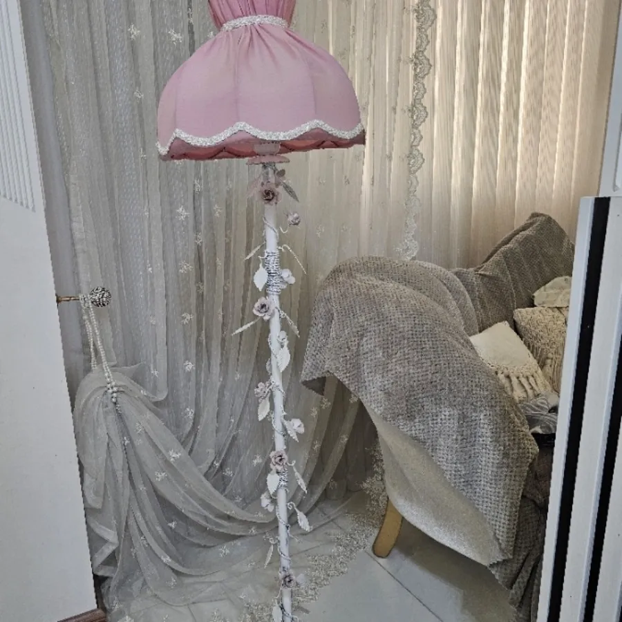 آباژور ایستاده