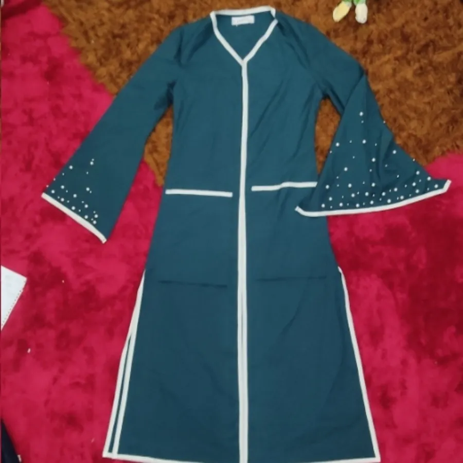 مانتو جلو باز