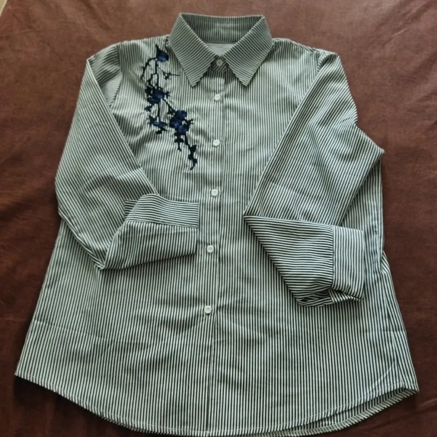 شومیز گلدوزی شده