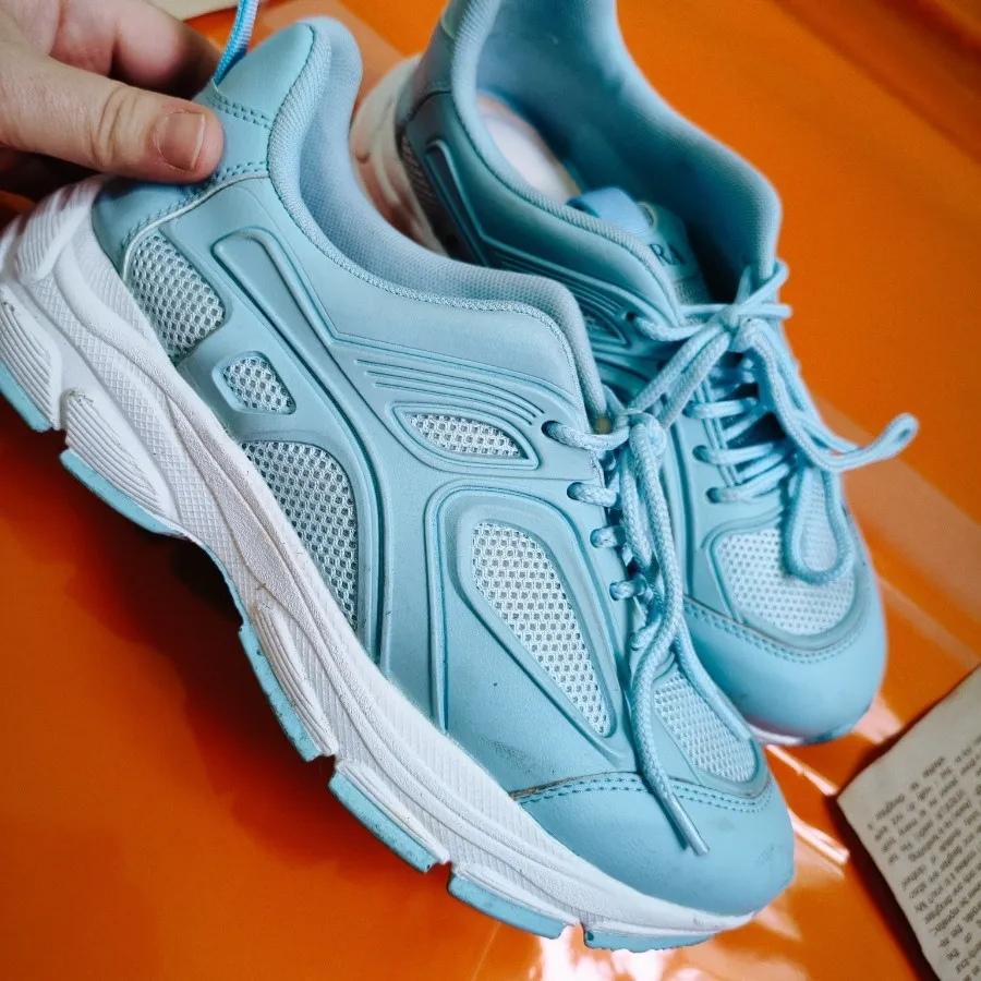 کفش کتونی زارا