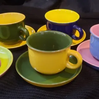 فنجان نعلبکی رنگارنگ