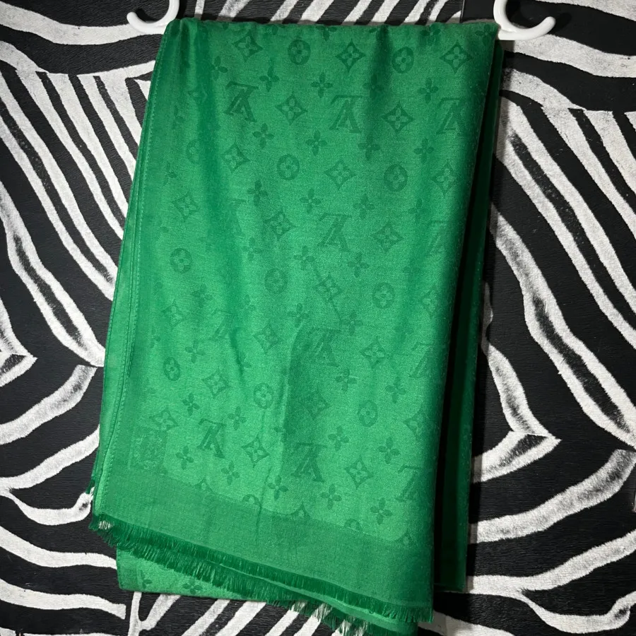 شال لویی ویتون