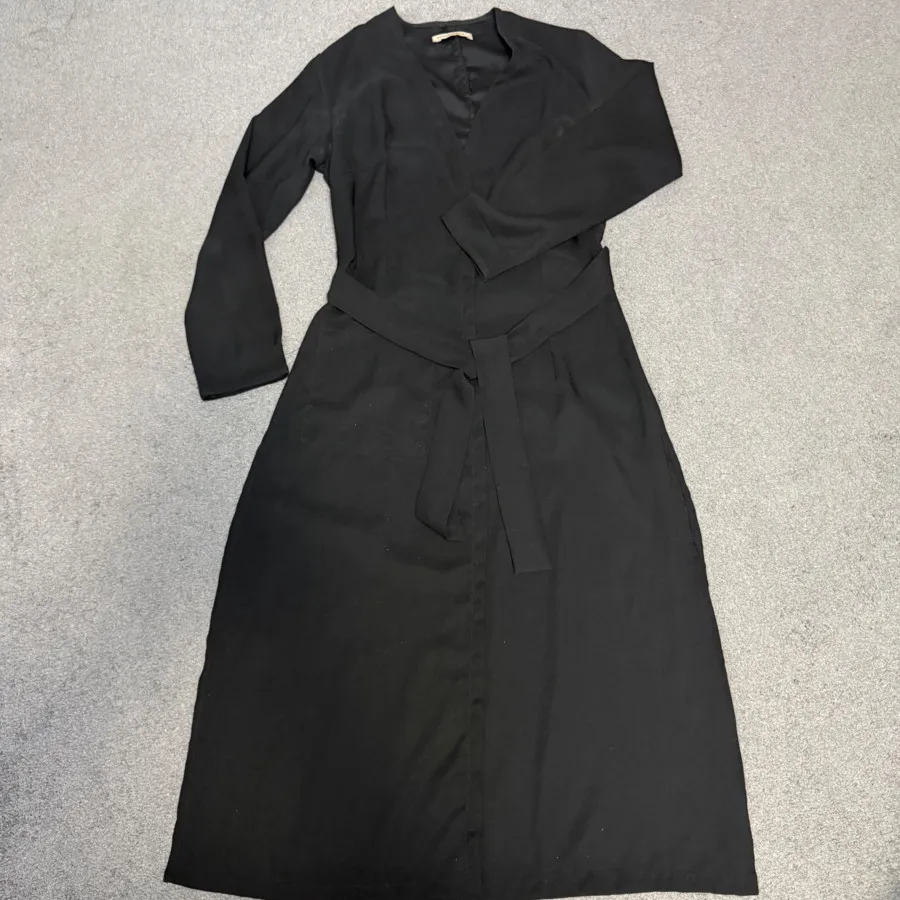 مانتوی مشکی