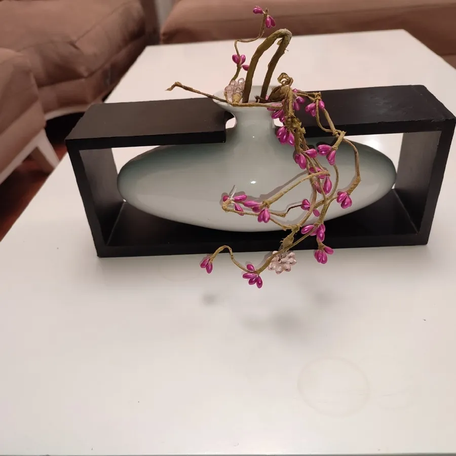 گلدان سرامیکی با قاب چوبی