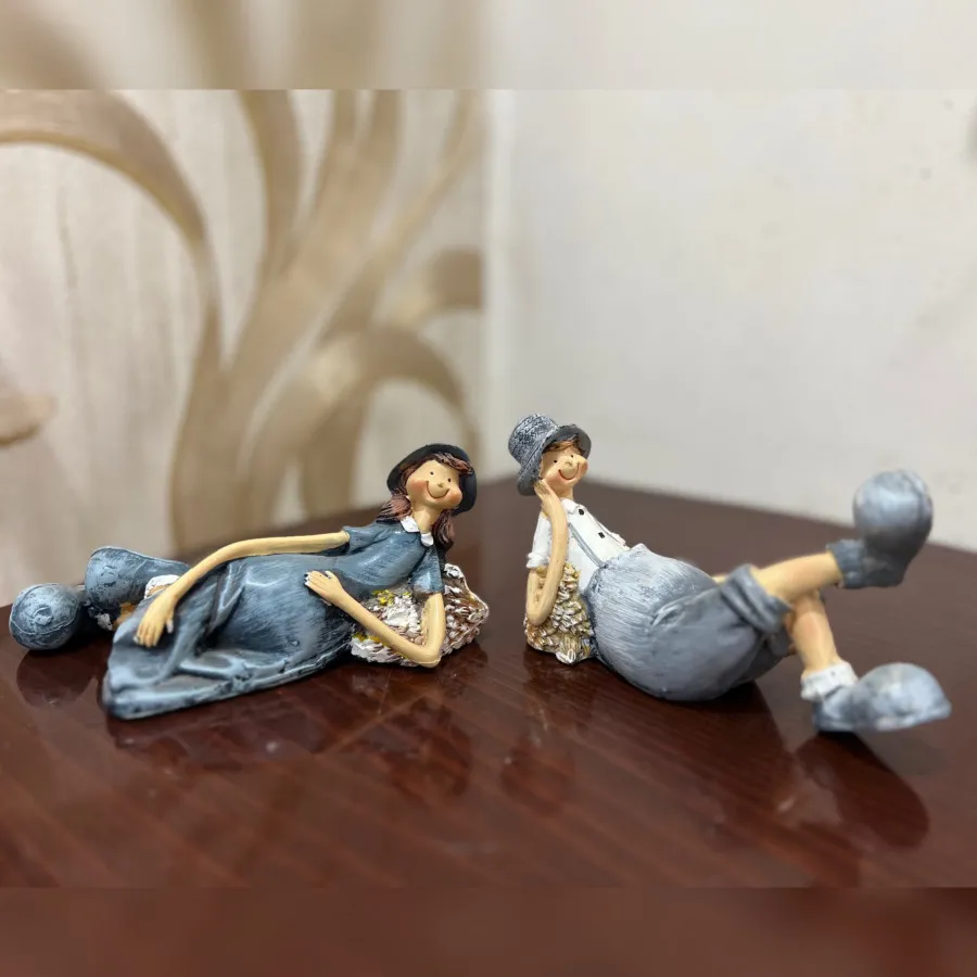 مجسمه دختر و پسر