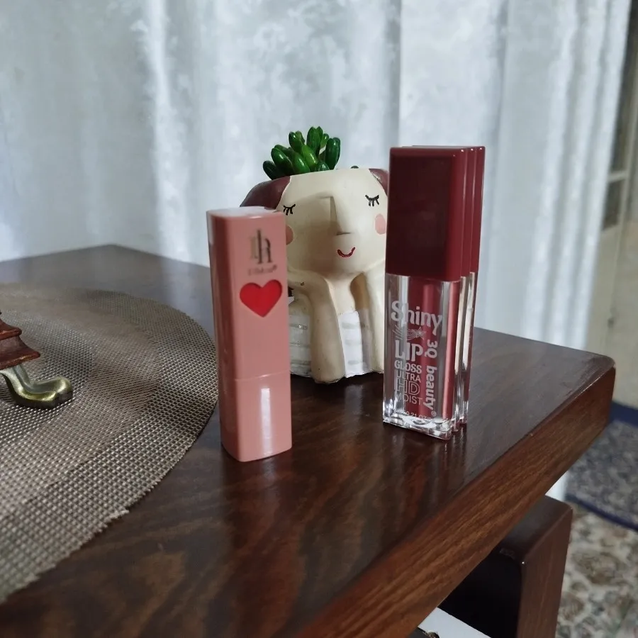 رژ و لیپ گلاس