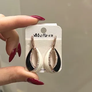 گوشواره سیاه سفید