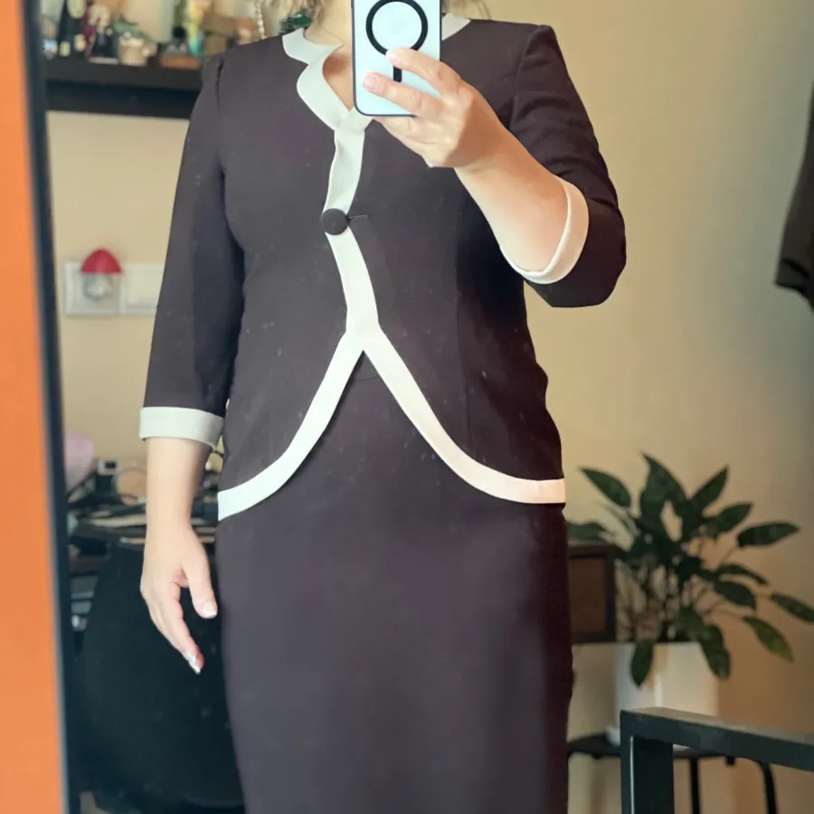 کت و دامن کرم فهوه ای کرپ