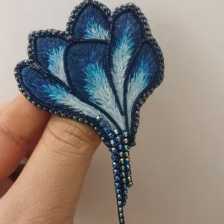 سنجاق سینه گلدوزی