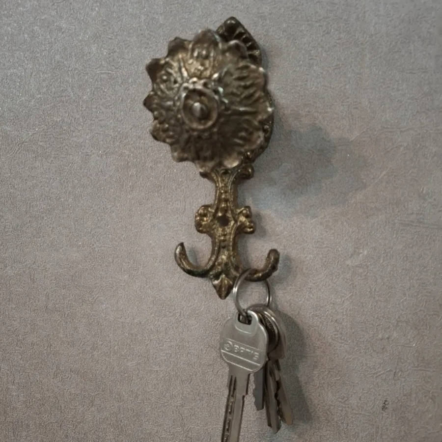 اویز برنزی قدیمی