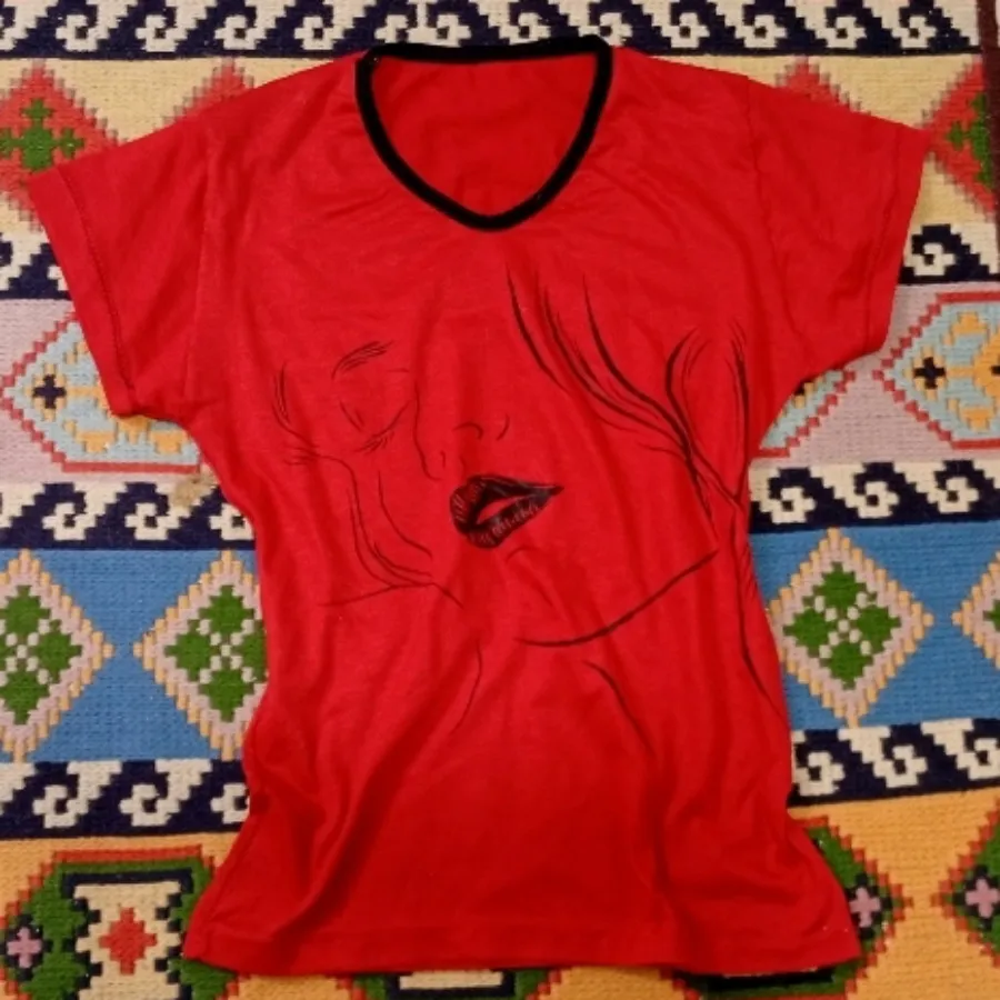 تیشرت دخترانه طرح مادام