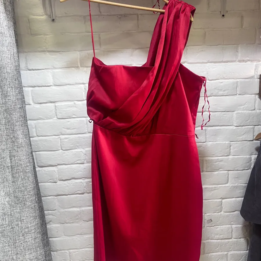 پیراهن قرمز