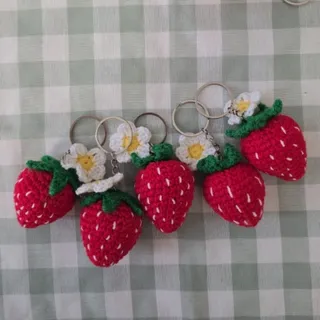 توت فرنگی بافتنی