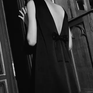 پیراهن مشکی اچ اند ام