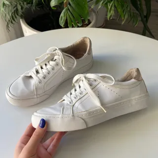 کتونی سفید برشکا