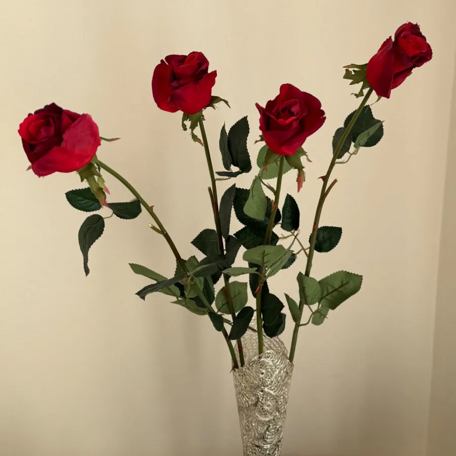 گل رز قرمز مصنوعی