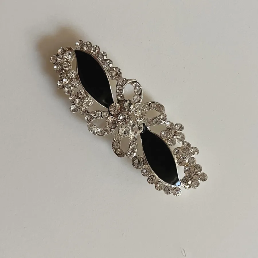 سگک لباس نگین دار