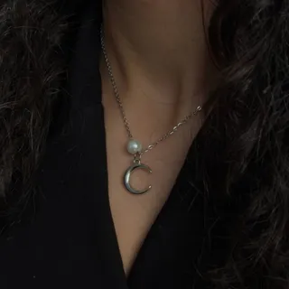 گردنبند ماه و مروارید