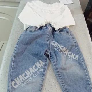 شومیز سفید و شلوار لی