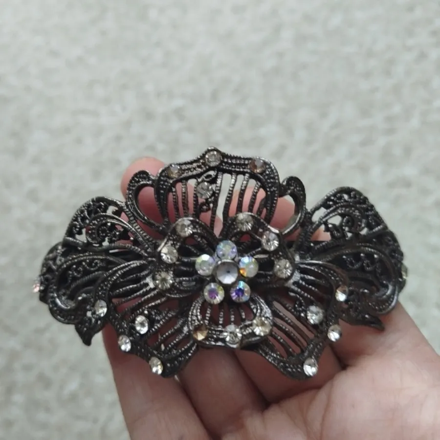 گیره سر نگین دار