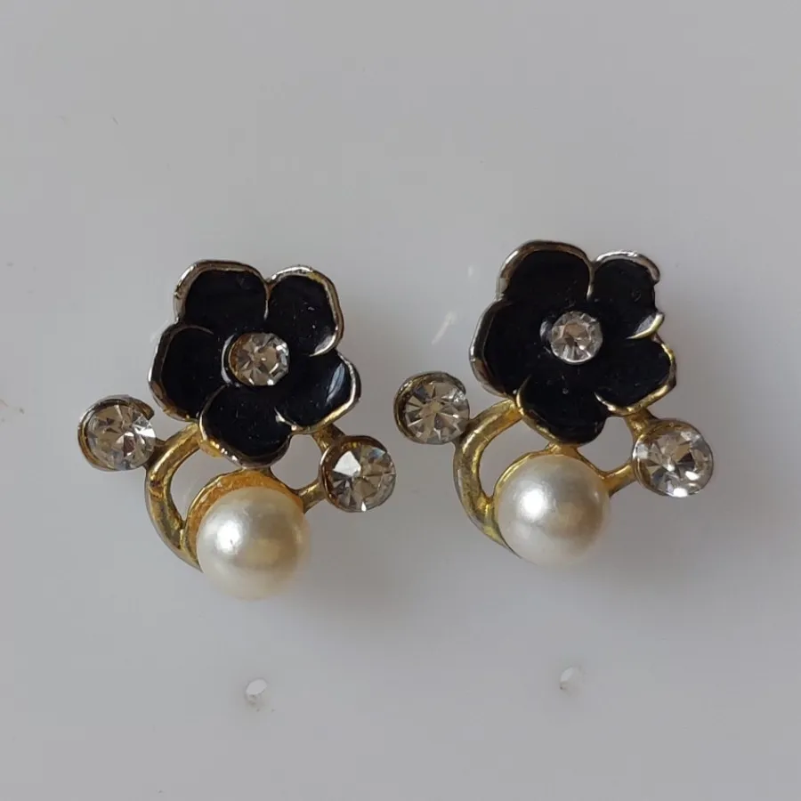 گوشواره میخی